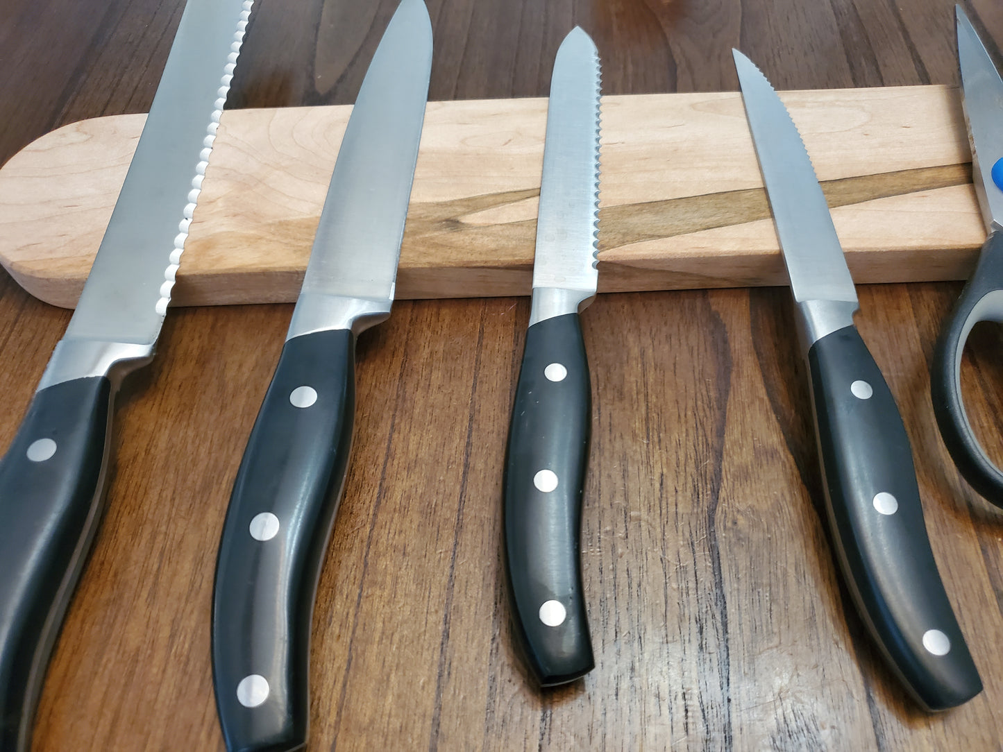 Magnetic Wood Knife Holder